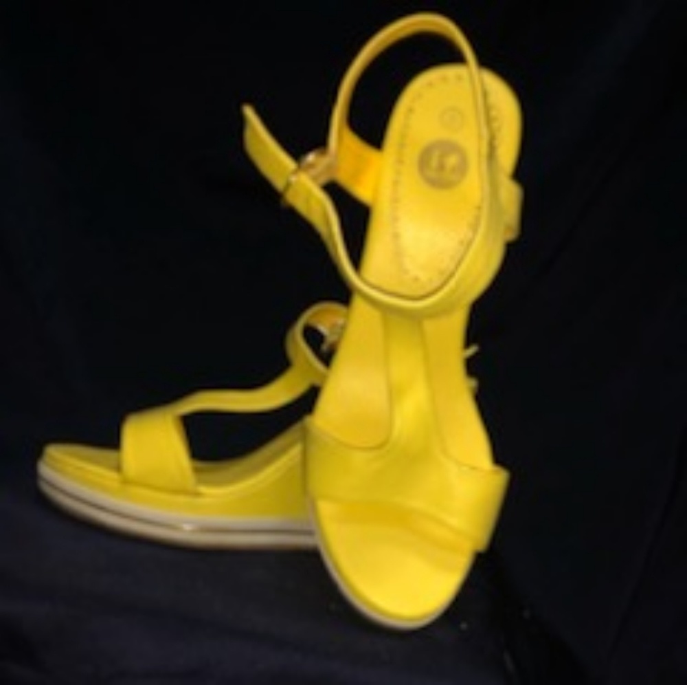 Sandals - Picture 4 of 4